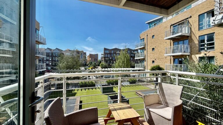 Tallow Road, Brentford, TW8