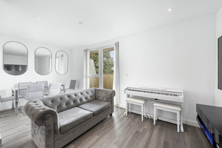 Avenue Road, Acton, W3