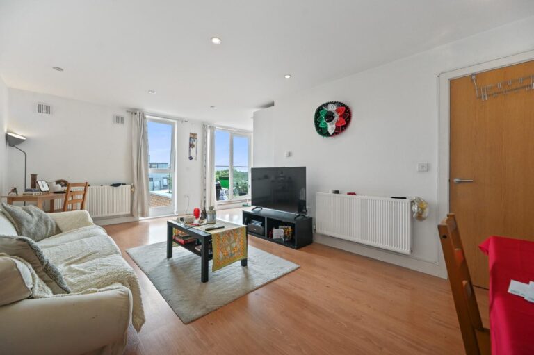 Pontes Avenue, Hounslow, TW3