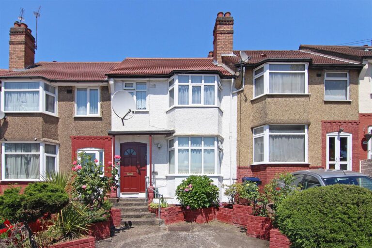 Whitton Avenue East, Greenford, UB6