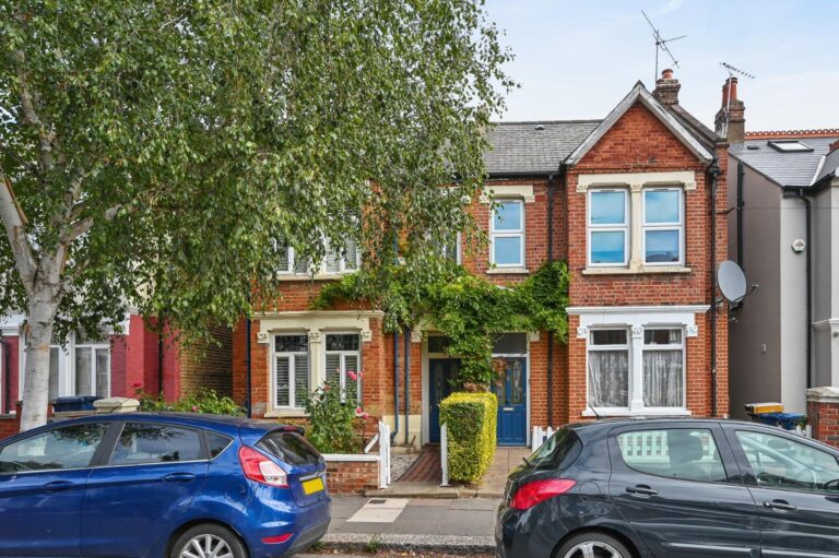 Hereford Road, Acton, W3