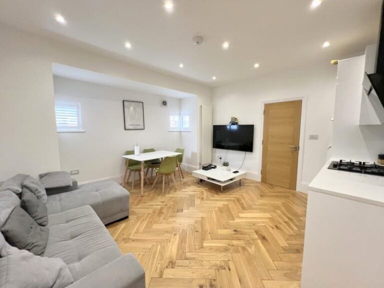 Horn Lane, Acton, W3