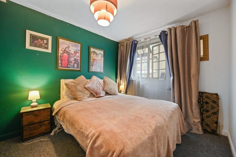 Burlington Mews, Acton, W3
