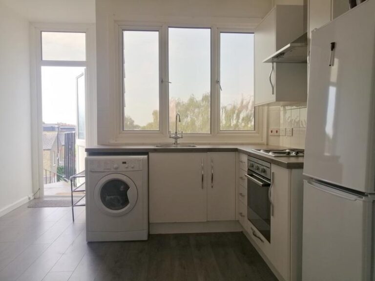 South Ealing, Road Ealing, W5