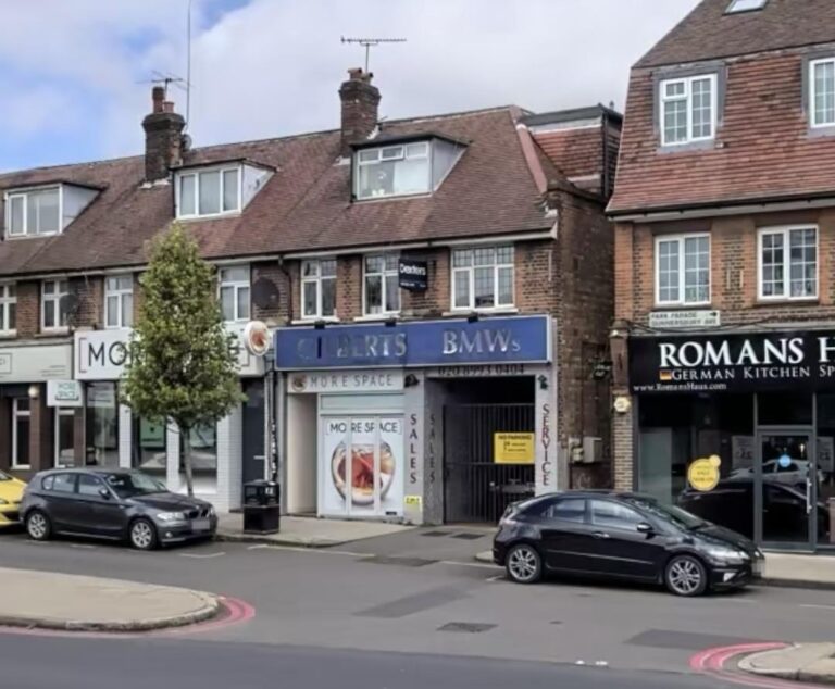 Gunnersbury Avenue, Ealing, W5