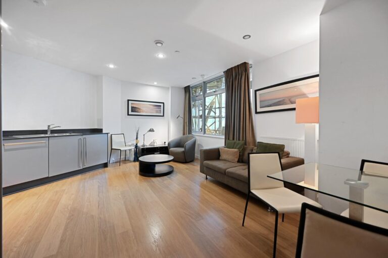 Ross Way, Tower Hamelts, E14