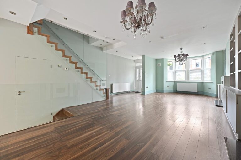 First Avenue, Acton, W3
