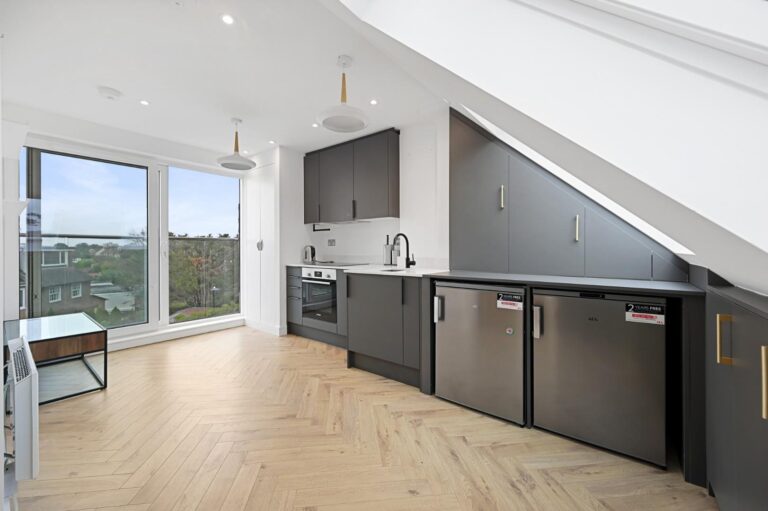Walton Way, Acton, W3