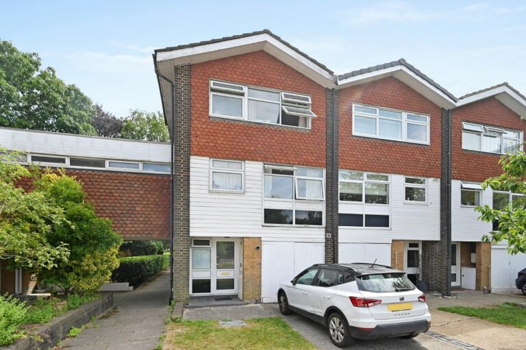 The Knoll, Ealing, W13